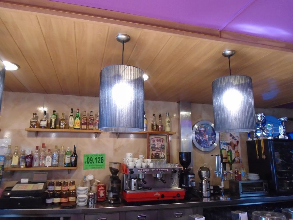 Hostal Fonda Galicia Cardedeu Εξωτερικό φωτογραφία