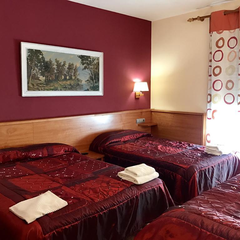 Hostal Fonda Galicia Cardedeu Εξωτερικό φωτογραφία