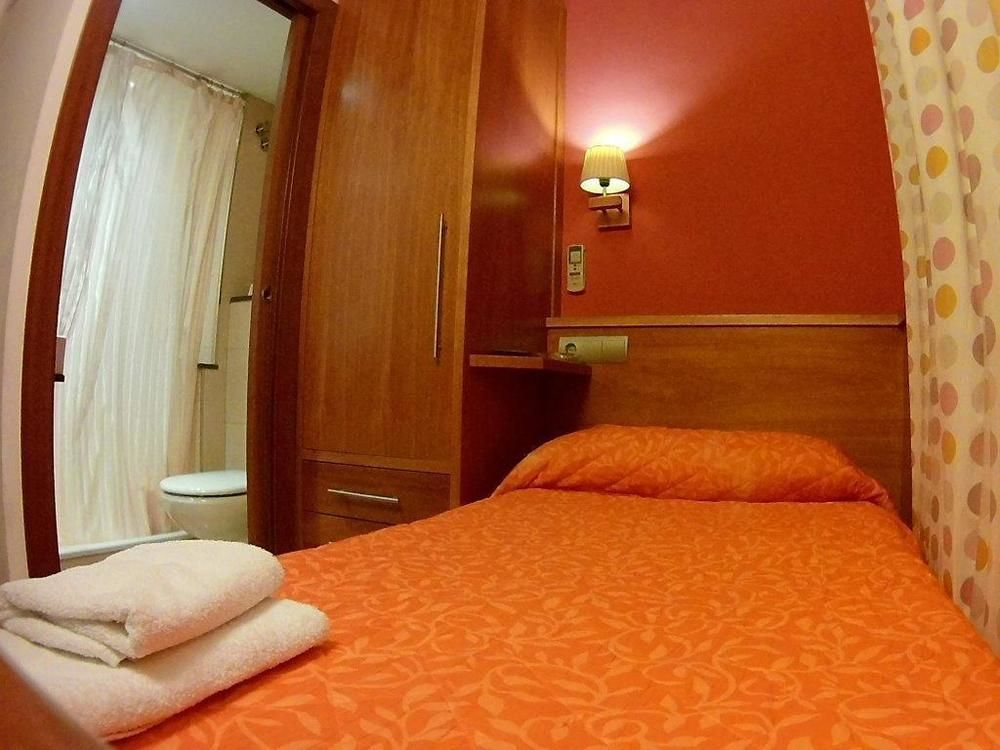 Hostal Fonda Galicia Cardedeu Εξωτερικό φωτογραφία