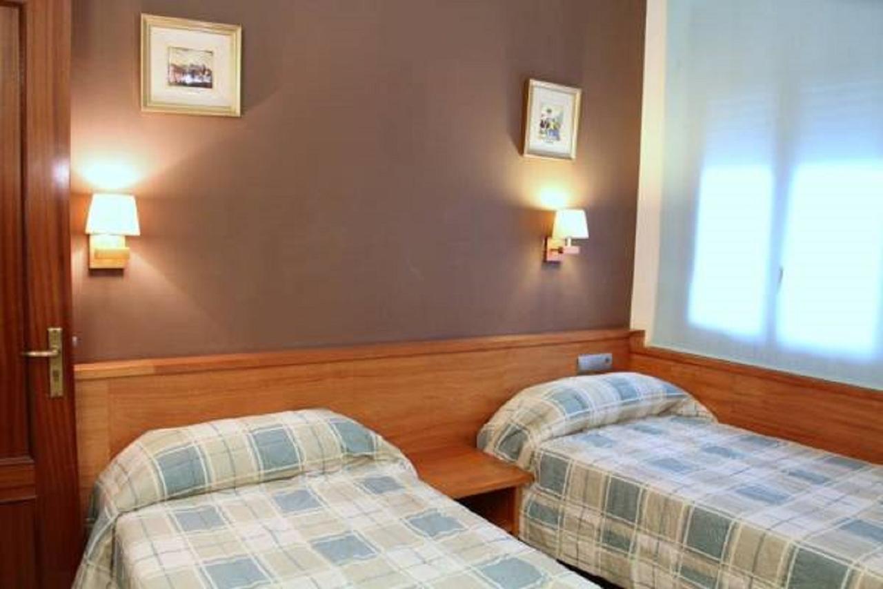 Hostal Fonda Galicia Cardedeu Εξωτερικό φωτογραφία
