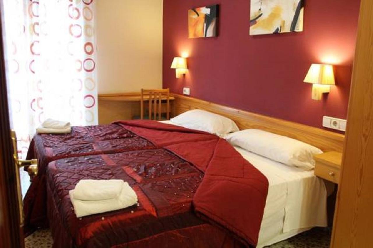 Hostal Fonda Galicia Cardedeu Εξωτερικό φωτογραφία