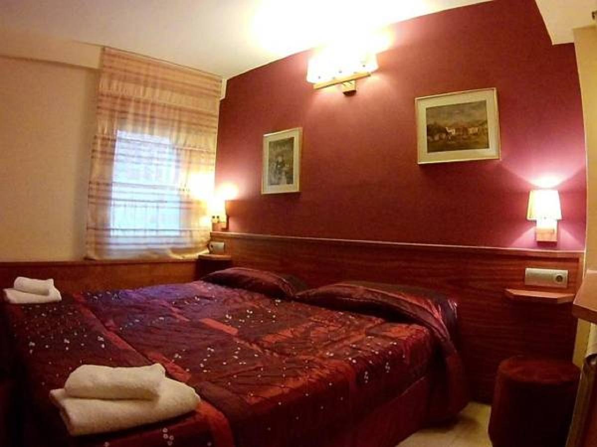 Hostal Fonda Galicia Cardedeu Εξωτερικό φωτογραφία