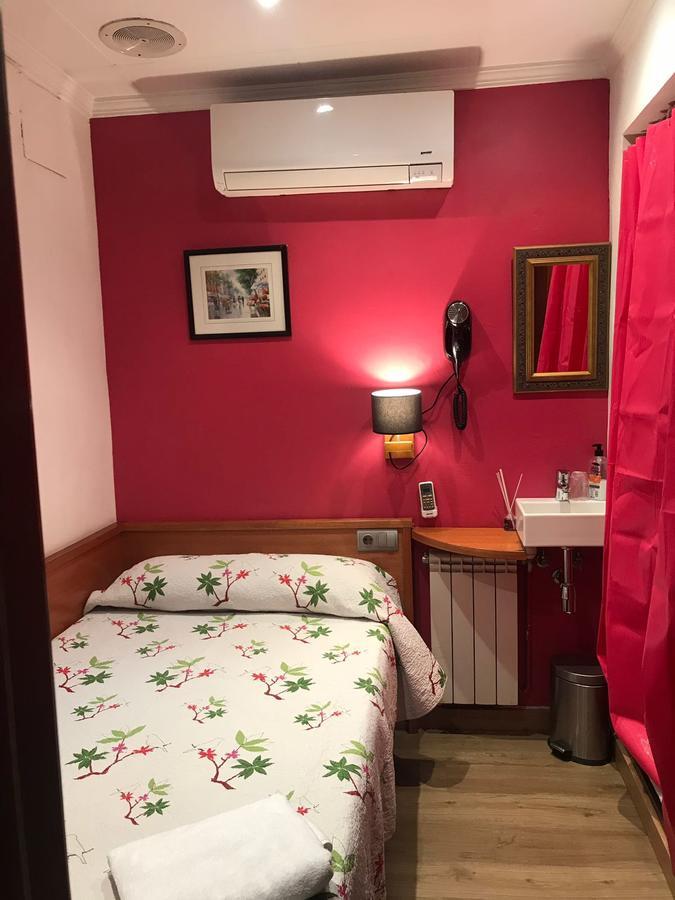 Hostal Fonda Galicia Cardedeu Εξωτερικό φωτογραφία