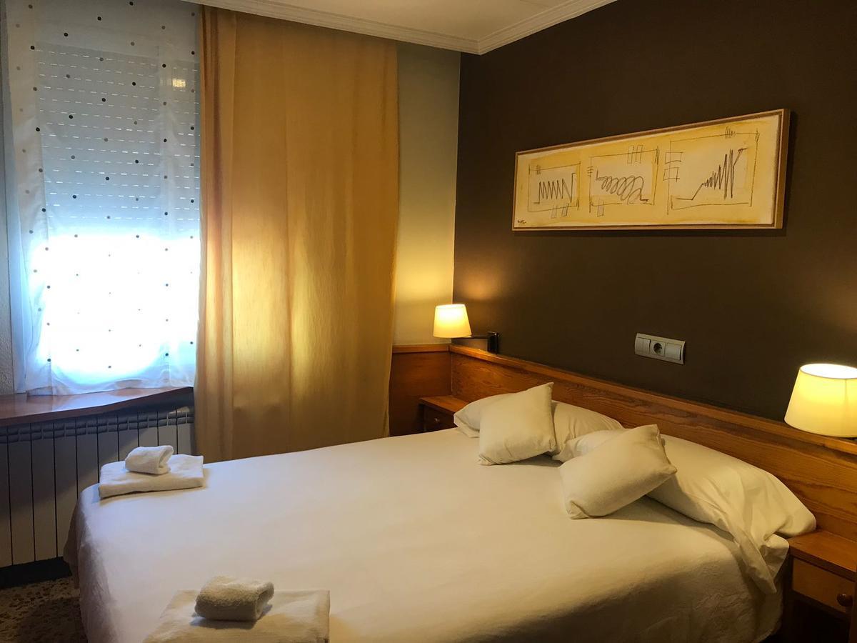 Hostal Fonda Galicia Cardedeu Εξωτερικό φωτογραφία