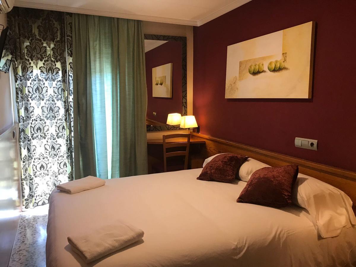 Hostal Fonda Galicia Cardedeu Εξωτερικό φωτογραφία