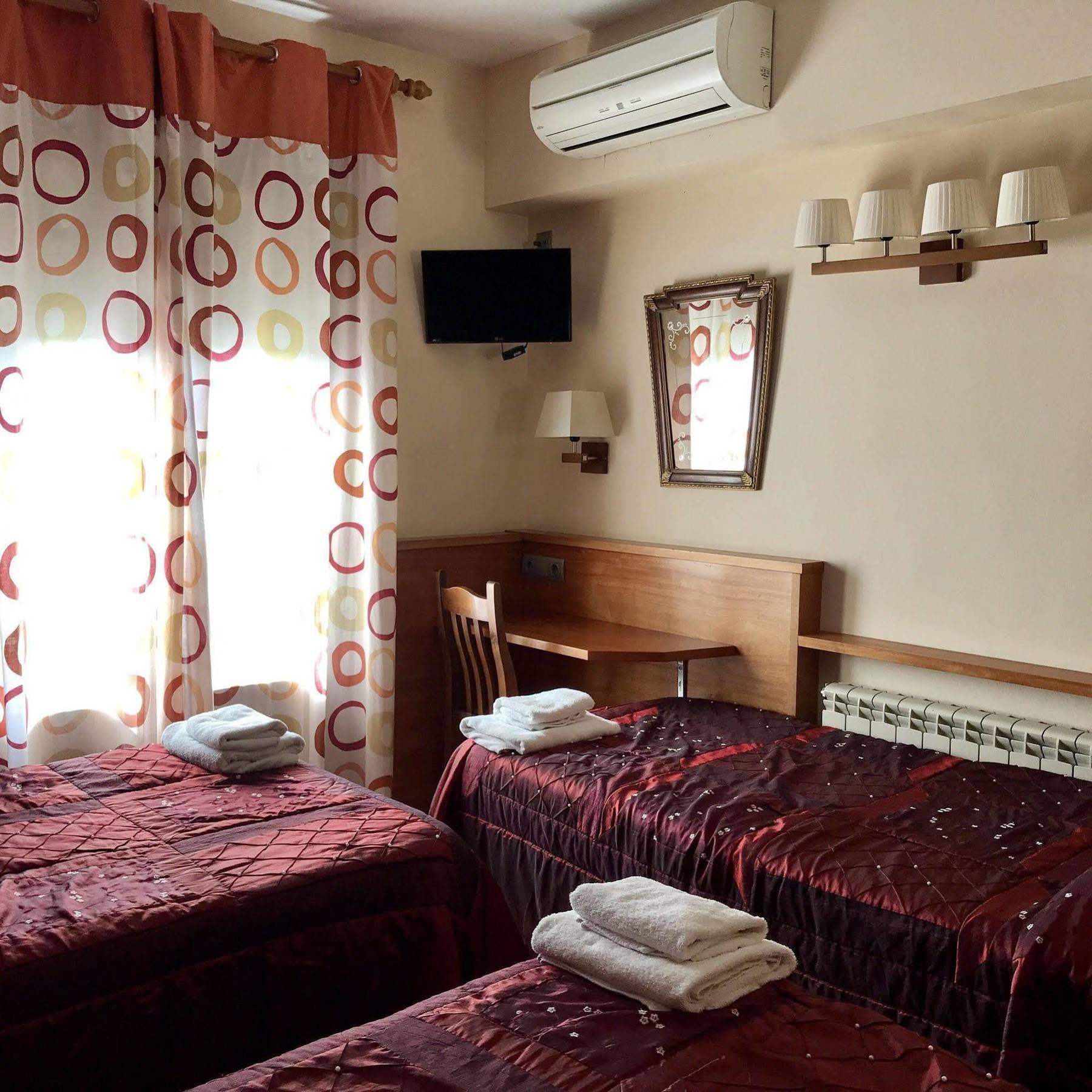 Hostal Fonda Galicia Cardedeu Εξωτερικό φωτογραφία